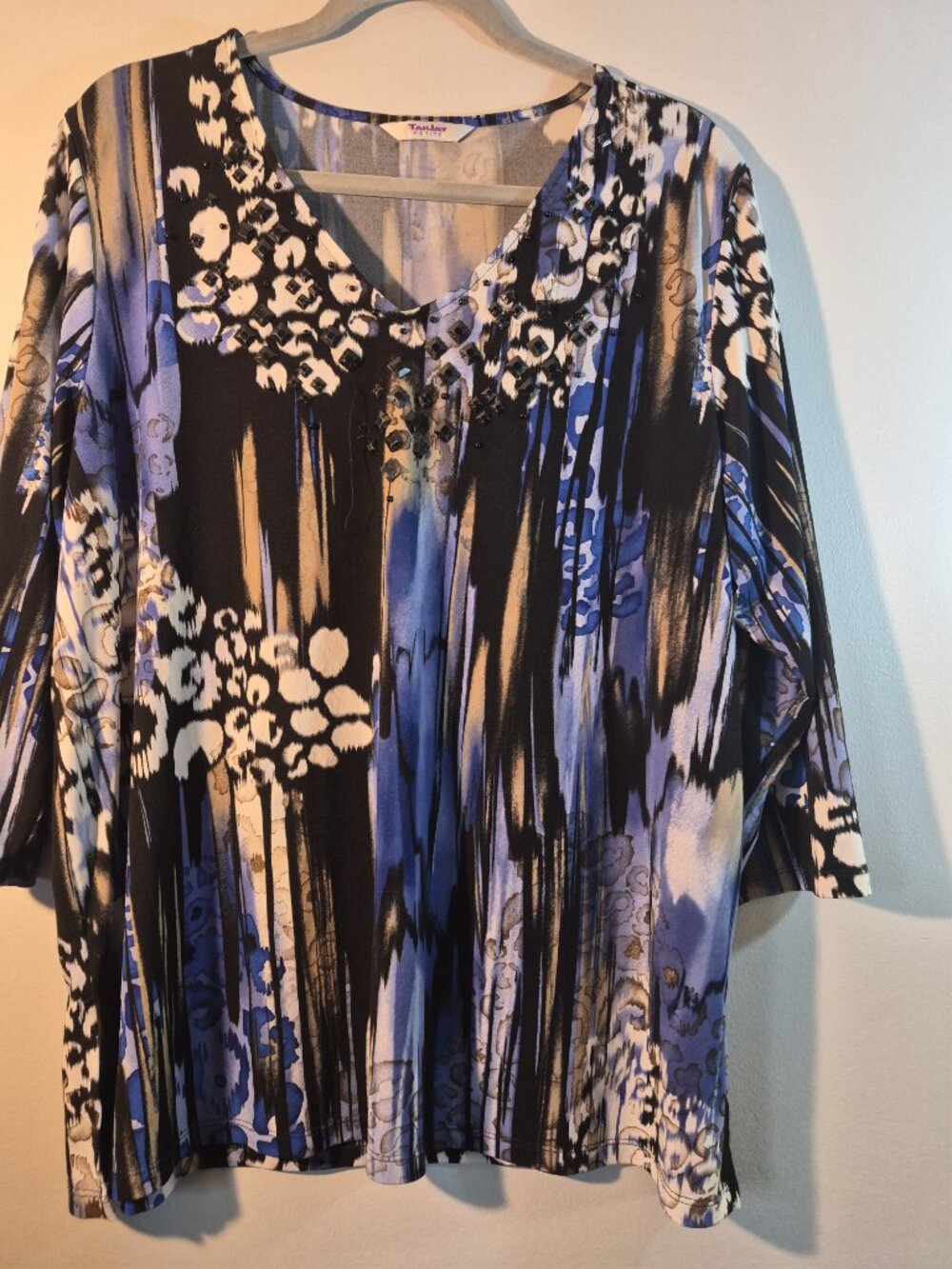 TanJay Petite Abstract Beaded V-Neck 3/4 Sleeve Top